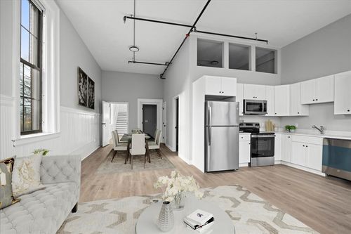 102-22 Waverly St, Worcester, MA, 01604 | Card Image
