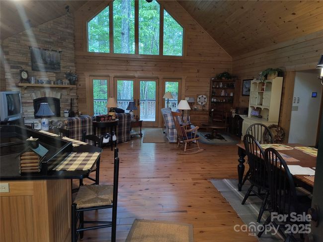 Living Area | Image 6