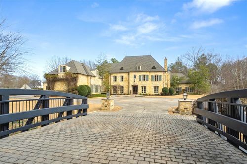 9504 Wolf River Blvd, Germantown, TN, 38139-5527 | Card Image
