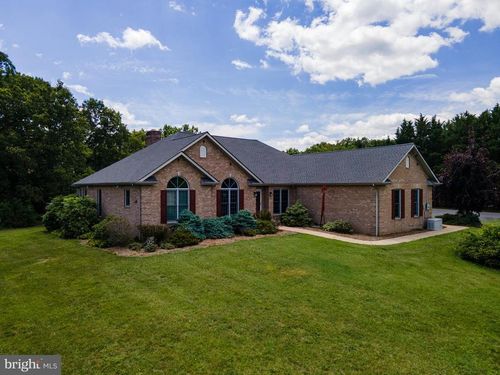 825 Parkview Estates Rd, Luray, VA, 22835-3912 | Card Image