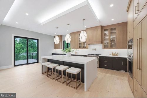 1052 Balls Hill Rd, MCLEAN, VA, 22101-2021 | Card Image