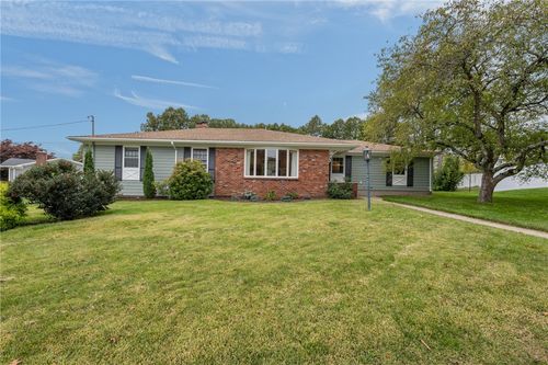 22 Oakhurst Dr, Greenville, RI, 02828-2635 | Card Image