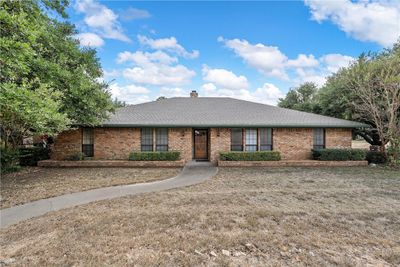 9901 Oak Ridge Circle, House other with 4 bedrooms, 2 bathrooms and 2 parking in Woodway TX | Image 1