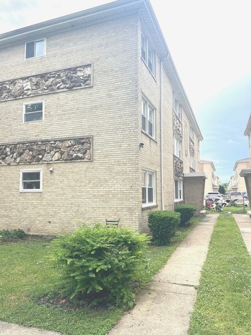 2e-5214 N Potawatomie Ave, Chicago, IL, 60656-3055 | Card Image