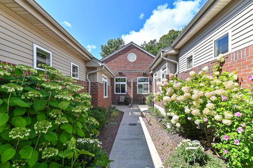 18415 W Wisconsin Ave, Brookfield, WI, 53045-5611 | Card Image