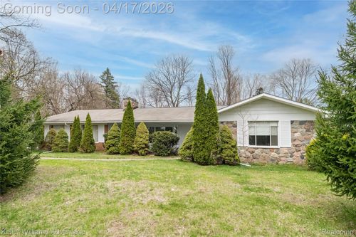 34550 Freedom Rd, Farmington Hills, MI, 48335-4022 | Card Image
