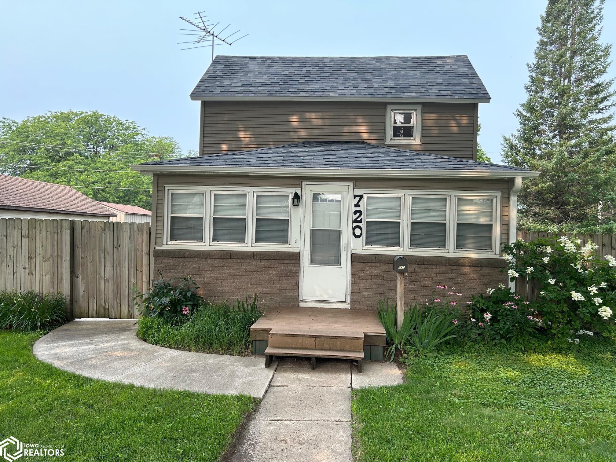 3rd St, Hampton, IA 50441