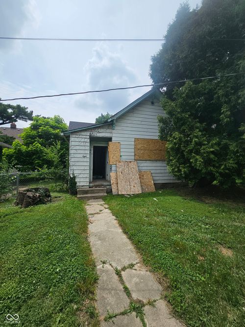 8 N Dequincy St, Indianapolis, IN, 46201-3750 | Card Image