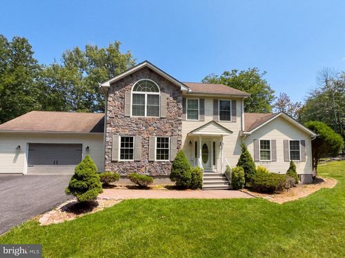 814 Clearview Dr, Long Pond, PA, 18334-7740 | Card Image