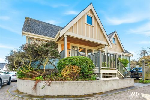 4418 Eastern Avenue N, Seattle, WA, 98103 | Card Image