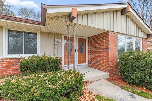 7525 N Redwood Road, GLENDALE, WI, 53209 | Card Image