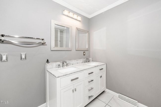 23-web-or-mls-208 S Andrews (18 of 37) | Image 23