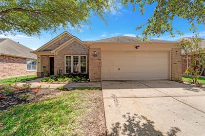 20523 Daisy Bloom Court, House other with 3 bedrooms, 2 bathrooms and null parking in Cypress TX | Image 2