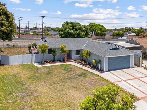 16052 Davis Ln, Huntington Beach, CA, 92649-2413 | Card Image