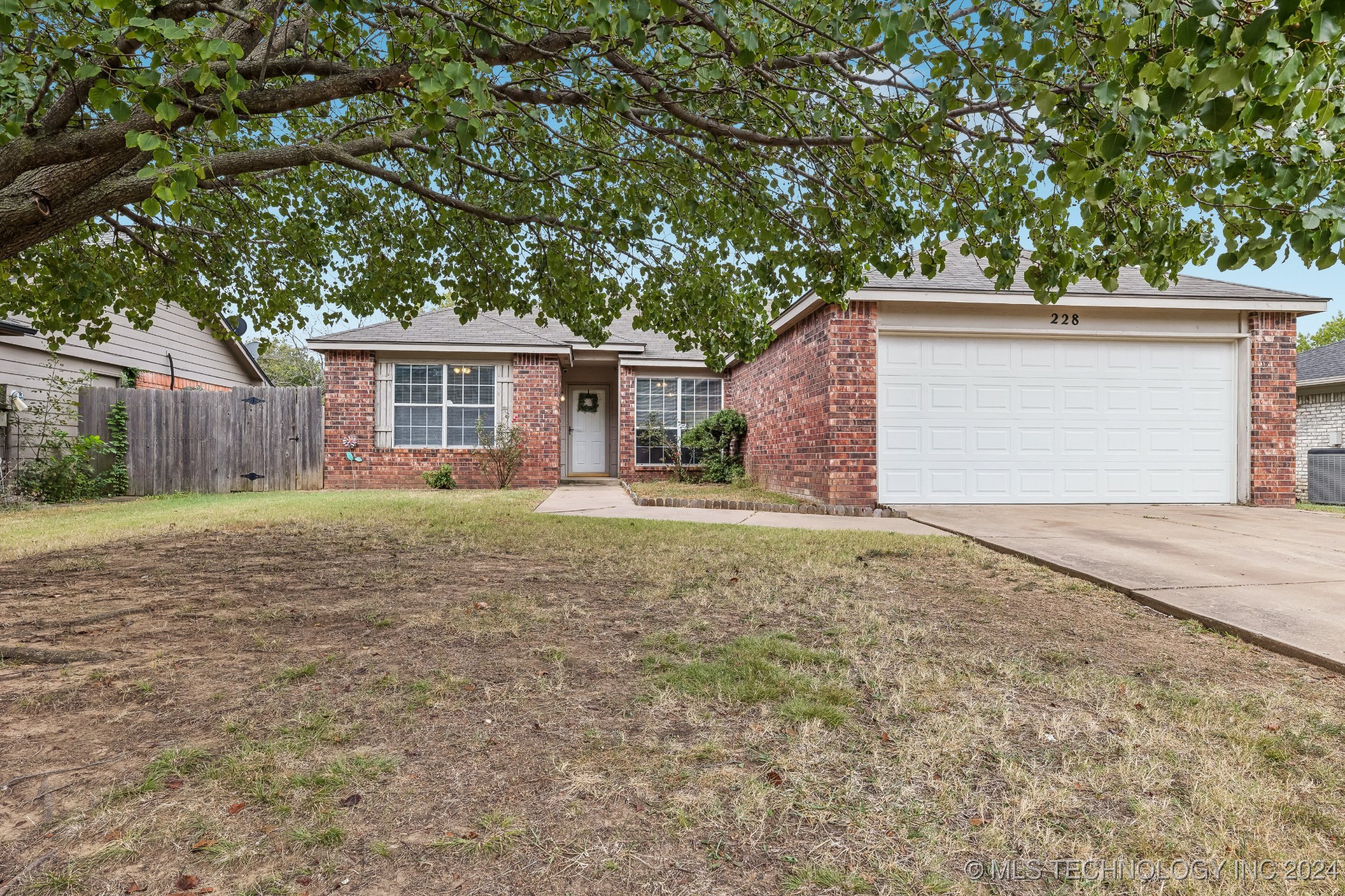 Jennifer , Catoosa, OK 74015