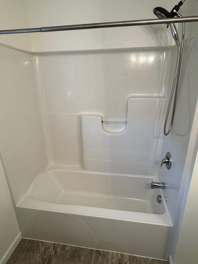 bathroom 2 | Image 7