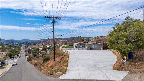 13312 Mapleview St, Lakeside, CA, 92040-2516 | Card Image