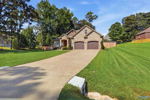 286 Plantation Cir, Killen, AL, 35645-7279 | Card Image