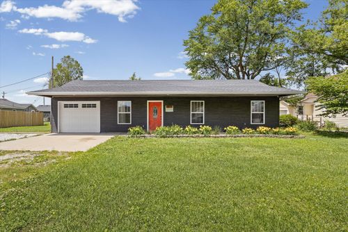 413 Lee St, CENTRALIA, MO, 65240-1105 | Card Image
