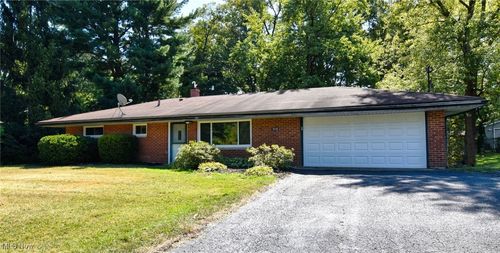 1516 Meadowlawn Dr, Macedonia, OH, 44056-1440 | Card Image