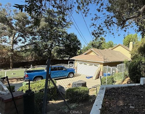9233 Wheatland Ave, Sun Valley, CA, 91352-2058 | Card Image