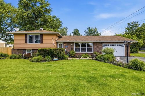 23 Eisenhower Dr, Lockport, NY, 14094-5756 | Card Image