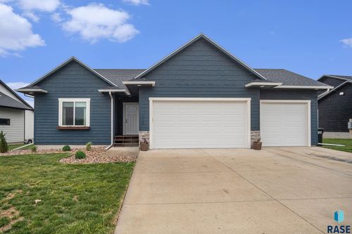 110 Skyline Dr, Valley Springs, SD, 57068-7319 | Card Image
