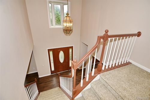 5027 Shady Creek Dr, Troy, MI, 48085-3200 | Card Image