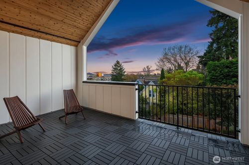 1806 E Mercer St, Seattle, WA, 98112-4687 | Card Image