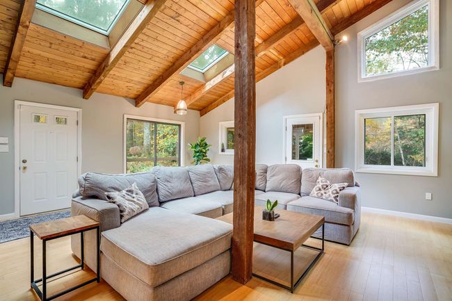 Lots of natural light! | Image 7