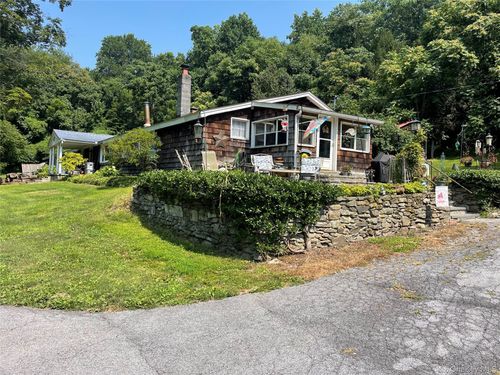 5 Douglas Dr, Wappingers Falls, NY, 12590-3910 | Card Image