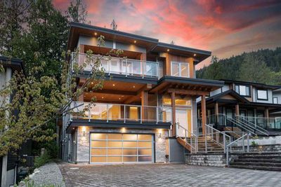 3315 Descartes Pl, House other with 7 bedrooms, 6 bathrooms and 6 parking in Squamish BC | Image 1