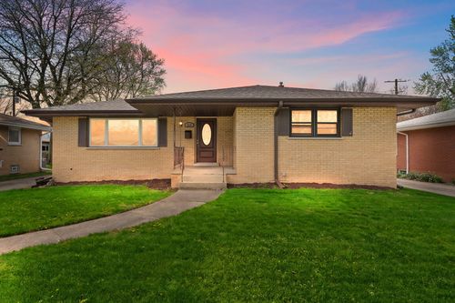 218 Lawndale Dr, Munster, IN, 46321-2105 | Card Image