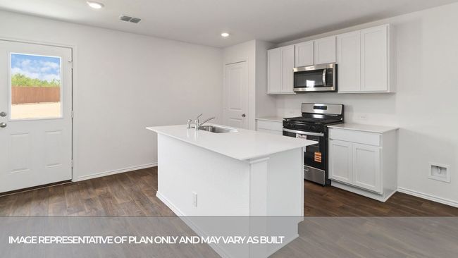 2203 Lionheart Drive, House other with 5 bedrooms, 3 bathrooms and null parking in Luling TX | Image 6
