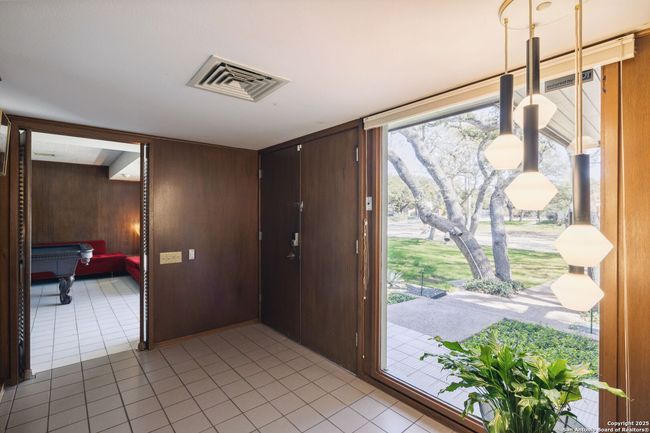 225 Carolwood Dr, House other with 3 bedrooms, 2 bathrooms and null parking in Castle Hills TX | Image 25