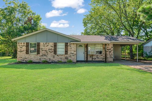 600 Sunset St, Blossom, TX, 75416-2747 | Card Image