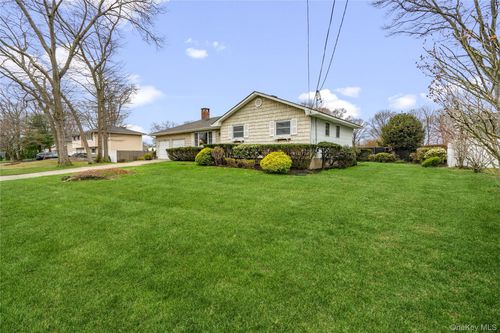 22 Forest Ave, Brookhaven, NY, 11719-9556 | Card Image