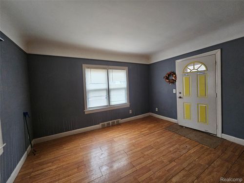 4417 Elizabeth St, Wayne, MI, 48184-2181 | Card Image