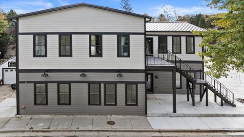 101-308 Oak Street, Slinger, WI, 53086 | Card Image