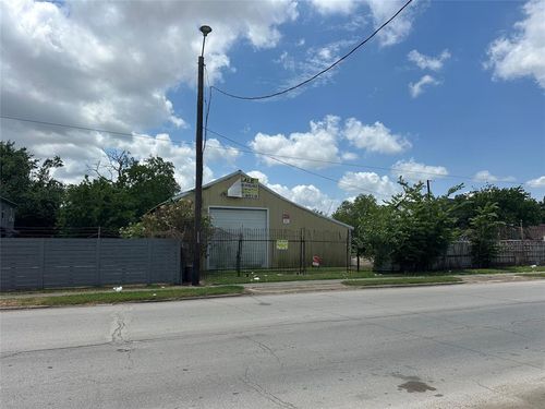 3704 Liberty Rd, Houston, TX, 77026-6559 | Card Image