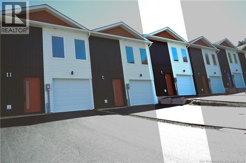31 Arlington Cres, Saint John, NB, E2K0G4 | Card Image
