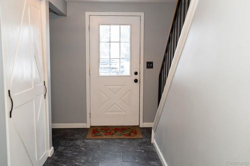 37816 Charter Oaks Blvd, Clinton Township, MI, 48036-2426 | Card Image