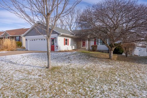 2731 N 11th St, Clinton, IA, 52732-1940 | Card Image