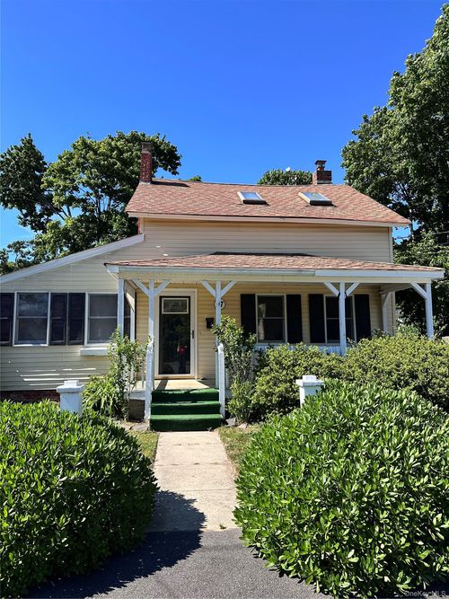47 Henry St, Sayville, NY, 11782-1331 | Card Image