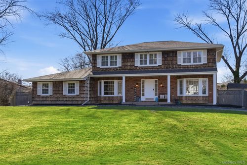 9 Bonaire Dr, Dix Hills, NY, 11746-6524 | Card Image