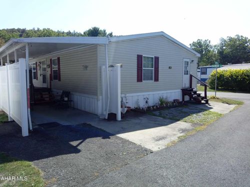 811 Short Dr, Altoona, PA, 16601-9111 | Card Image