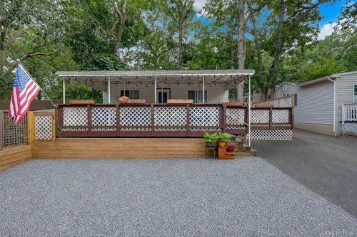 15 Cottage Rd, Calverton, NY, 11933-1265 | Card Image