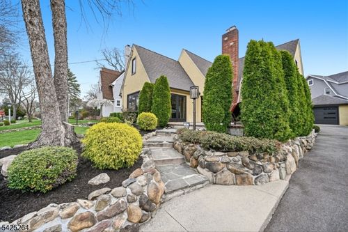 11 Ashton Pl, Glen Rock, NJ, 07452-1303 | Card Image