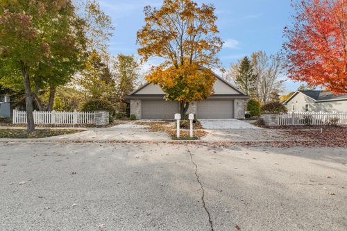 16-611 W Prospect Street, Hartford, WI, 53027 | Card Image