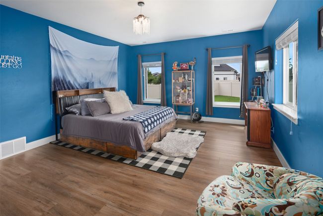 Great light, large windows in primary bedroom. | Image 34